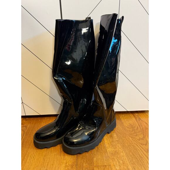 Aerosoles Women 9 Slalom Pull on Round Toe Black Faux Patent Leather Boots - Picture 1 of 10